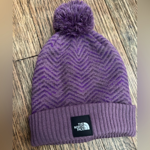 The North Face Logo Chevron Pom Beanie | North Face Beanie | Winter Accessories - Picture 7 of 9